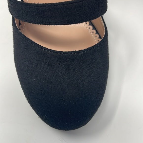 Journee Collection Women's Zeera Strappy Pumps - Picture 7 of 10